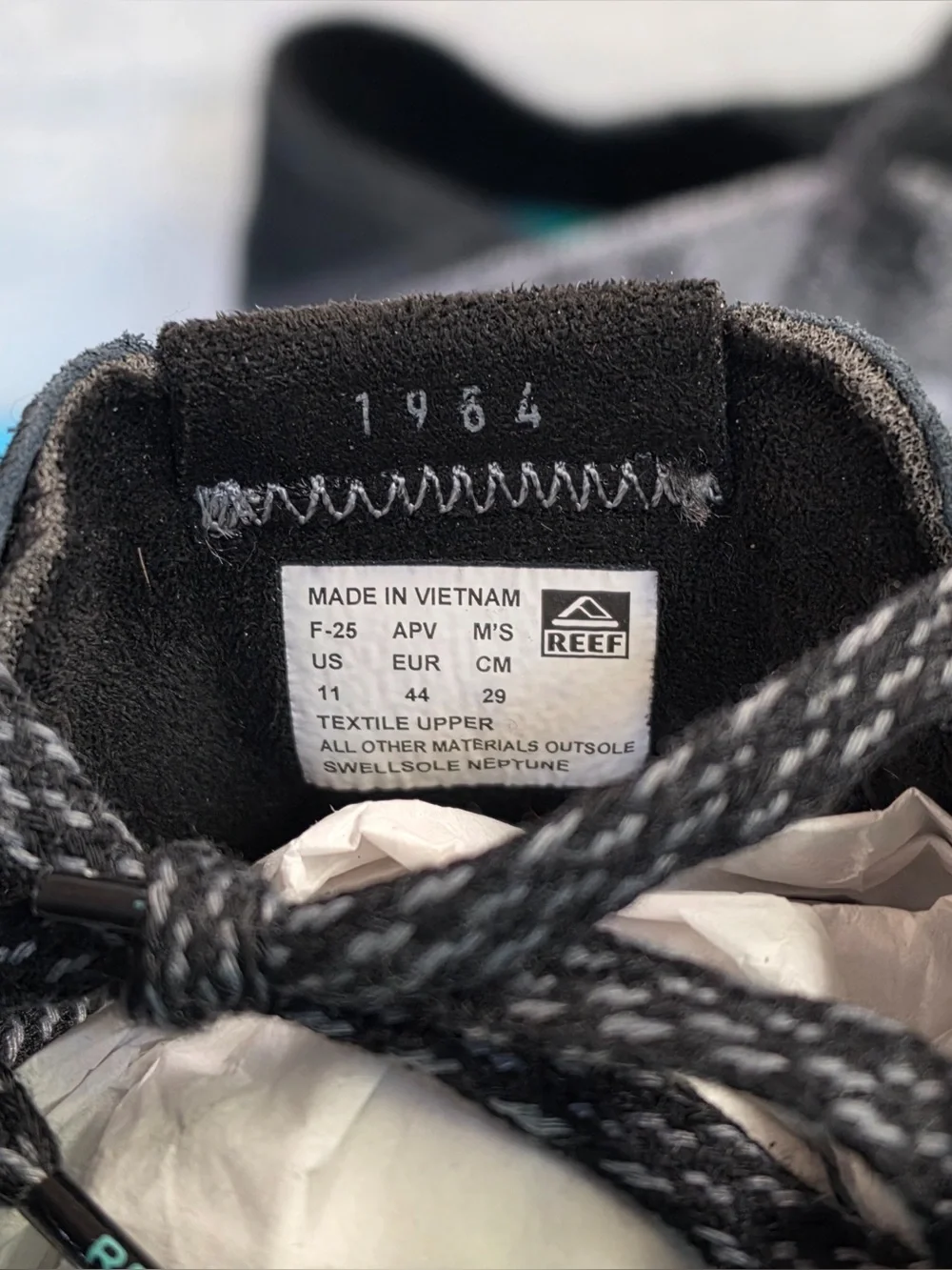 REEF Swellsole Neptune Men's Size 11 Gray Black Knit Lace-Up Sneakers New Box